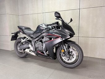 Honda CBR 650 R ABS 2025 - ČR / 1. MAJ / JEN 3284 KM / TOP - 2