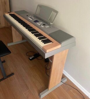 Digitální piano YAMAHA DGX-620 - 2