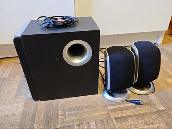 Subwoofer/zesilovač + bedínky - 2