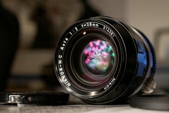 Nikkor 28mm f2 N-C Auto (adaptovaný na Ai) - 2
