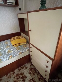 Postel s uložným prostorem a skříní - 2