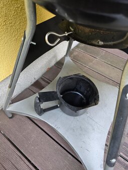 Gril na dřevěné uhlí Tarrington House - 2