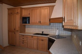 Venkovská kuchyně světlý dub masiv se spotřebiči,5567 - 2