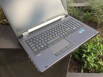 pracovní stanice HP 8760w - 17" FullHD, nVIDIA QUADRO 3000M - 2