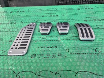 sportovní kryty pedálů Nissan Juke F15, Micra K13, Pulsar C1 - 2