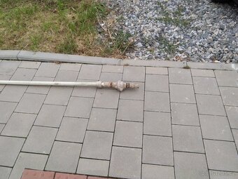 Potrubí s přírubou a sacim košem. - 2