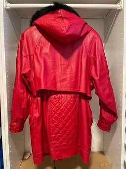 Červený kožený kabát - 2