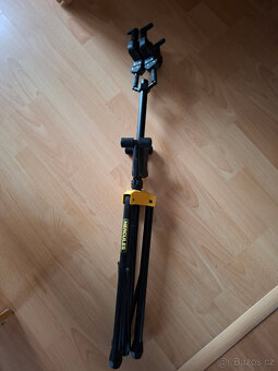 stojan na 2 kytary - 2