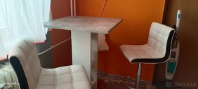 Barový stůl a  židle - 2