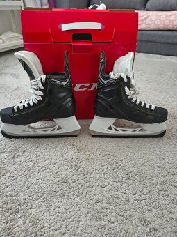 Hokejová brusle CCM - 2