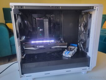 Fractal Meshify // ryzen 5600x // RX6800 - 2