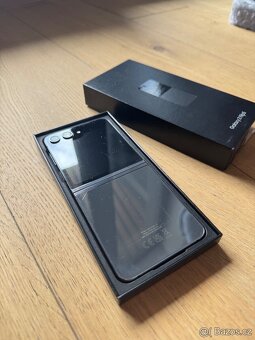 Samsung Galaxy Z flip 5 256GB sedy - 2