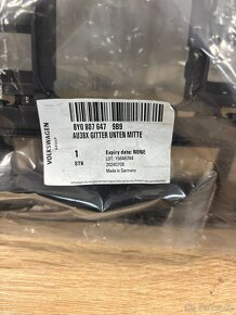 Audi A3 8Y0 maska mřížka grill 8Y0807647 - 2