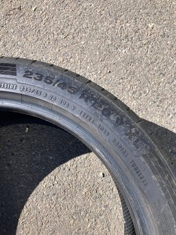 Continental 235/45 R20 V XL - 2