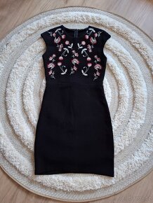Černé šaty s květy Desigual - 2
