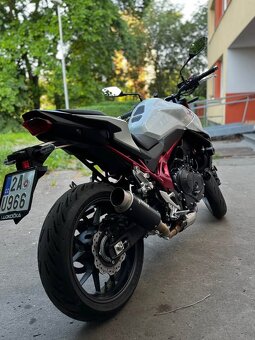 Honda CB 750 Hornet - 2