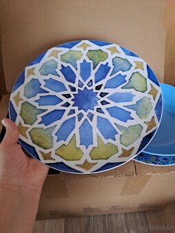 Krasny novy jidelni set - 2