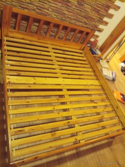 Dřevěná manželská postel - 2