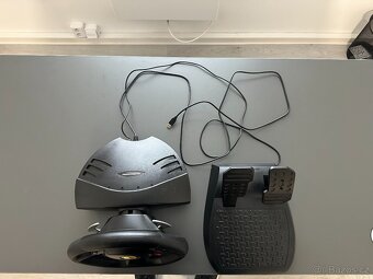 Prodám volant s pedály značky Thrustmaster - 2