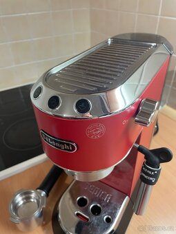 Pákový kávovar Delonghi Dedica EC 685 - 2