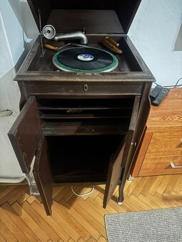 Gramofon Supraphon se skříní - 2
