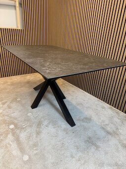 Jedálenský stúl HEAVEN 160 – černy, matný – moderný dizajn - 2