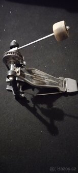 Pedál k basovému bubnu Pearl P-930 Demonator. - 2