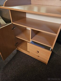 Přebalovací pult s úložným prostorem - 2