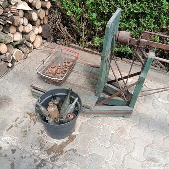 STARÉ VÁHY A LAHVE - 2