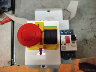 Spouštěč motoru se skříňkou - 2