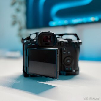 Canon EOS R6 + příslušenství - 2