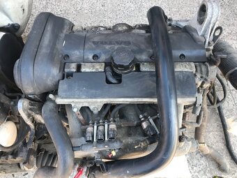 Motor Volvo B5254t2 154kw benzin - 2