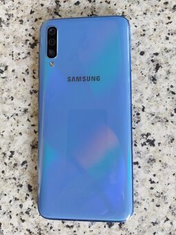 Samsung Galaxy A70 modrý
- 2