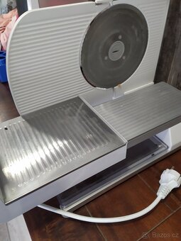 Kráječ elektricky Eta - 2