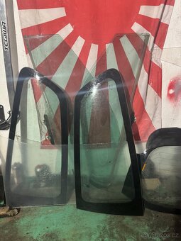 Okna Honda Civic 7g (hatch) - 2