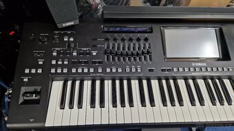 Yamaha Genos worstation keyboard - 2