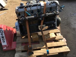 Motor BMW 2.5 L M30B25 (E28 a další) - 2
