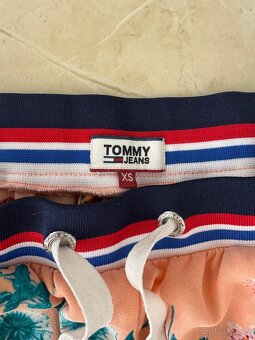 Dámské kraťasy Tommy Jeans - 2