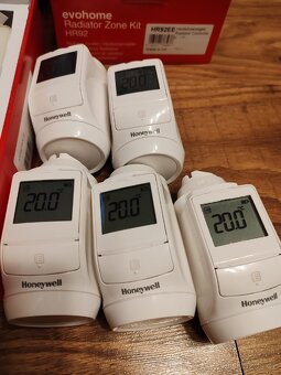 Honeywell evohome, ridici panel, 5 hlavic, rele ke kotli - 2