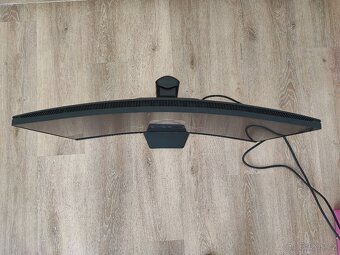 Monitor Dell vypouklý 144hz 27" - 2