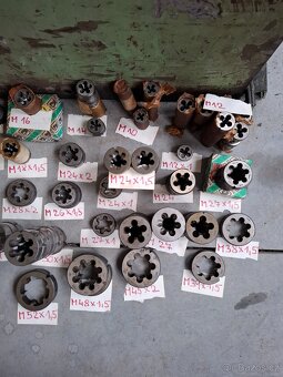 Závitová očka M - 2