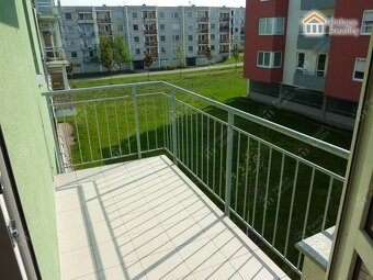 Prostorný byt 2+KK s balkonem, vyhledávaná lokalita - 2