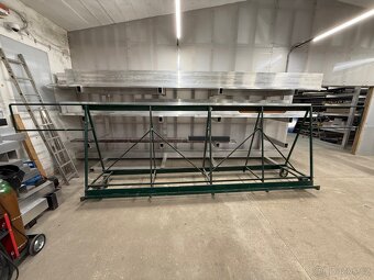 Jezdící kovové “Áčko” na desky, délka 4 m - 2