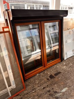 KRÁSNÉ PLASTOVÉ OKNA ZLATÝ DUB VČ.ROLET LOMAX 147x146-PLZEŇ - 2