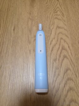 Zubní kartáček Oral-B io 3 modrý - 2