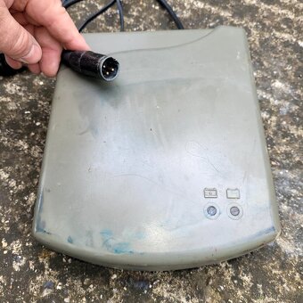 Prodám nabíječku na invalidní vozík - 2