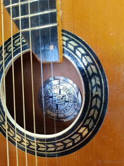 Nabízím starou bulharskou akustickou kytaru - Kyjov - 2