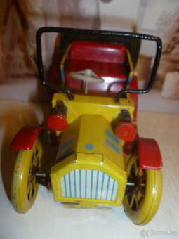 Staré plechové funkční hračky. - 2