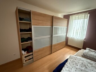 Skříň s posuvnými dveřmi - 2