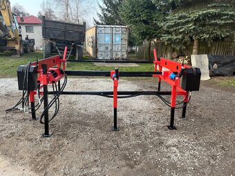 Nový podávací stůl k štípacímu automatu -záruka 36 měsíců- - 2